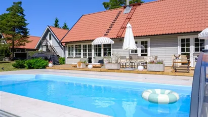Villa med pool och gångavstånd till Tofta strand – perfekt för både permanent- och fritidsboende Villa med pool och gångavstånd till Tofta strand – perfekt för både permanent- och fritidsboende