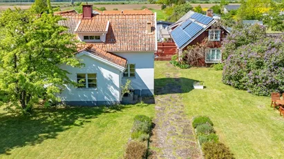 Villa med gästhus, solceller och fri utsikt över Kalmar och Ölandsbron!