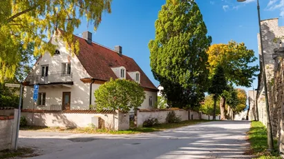 Stort hus med exklusivt läge i Visbys unika världsarv. Mellan Norderport och Strandpromenaden. Stort hus med exklusivt läge i Visbys unika världsarv. Mellan Norderport och Strandpromenaden.